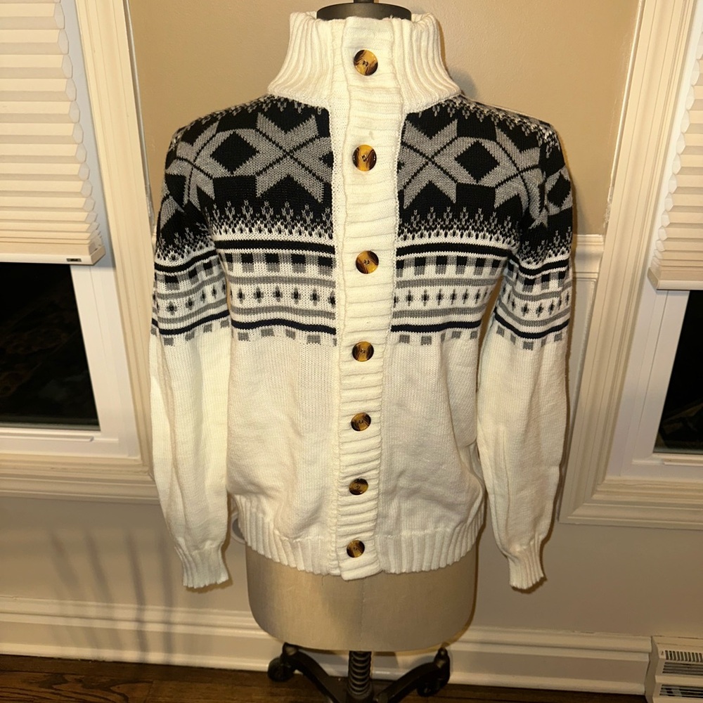 Classic Nordic Patterned Cardigan